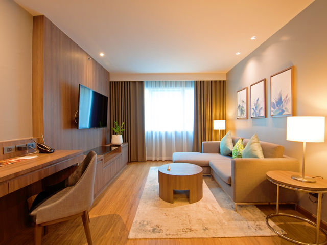 โรงแรมหรูเปิดใหม่สระว่ายน้ำสวยเอาใจสายครอบครัว