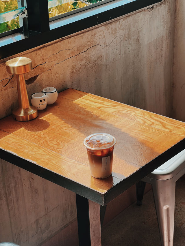 ✨ Hidden Lab - คาเฟ่ริมทะเลที่ซ่อนตัวอยู่ในบางแสน