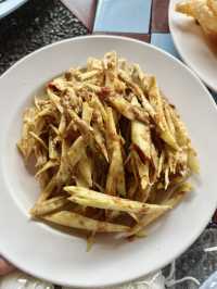 ส้มตำยายขัน ริมทางรถไฟสุดแซ่บ