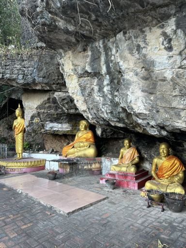 世界遺産ルアンパバーンを一望！プーシーの丘🇱🇦 | Trip.com ルアン