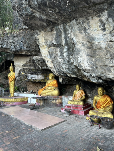 世界遺産ルアンパバーンを一望！プーシーの丘🇱🇦 | Trip.com ルアン