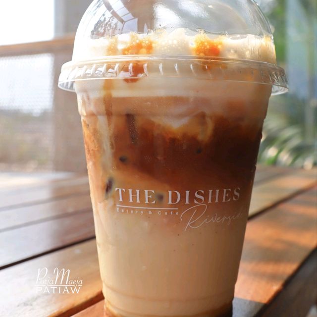 The Dishes Riverside พระสมุทรเจดีย์