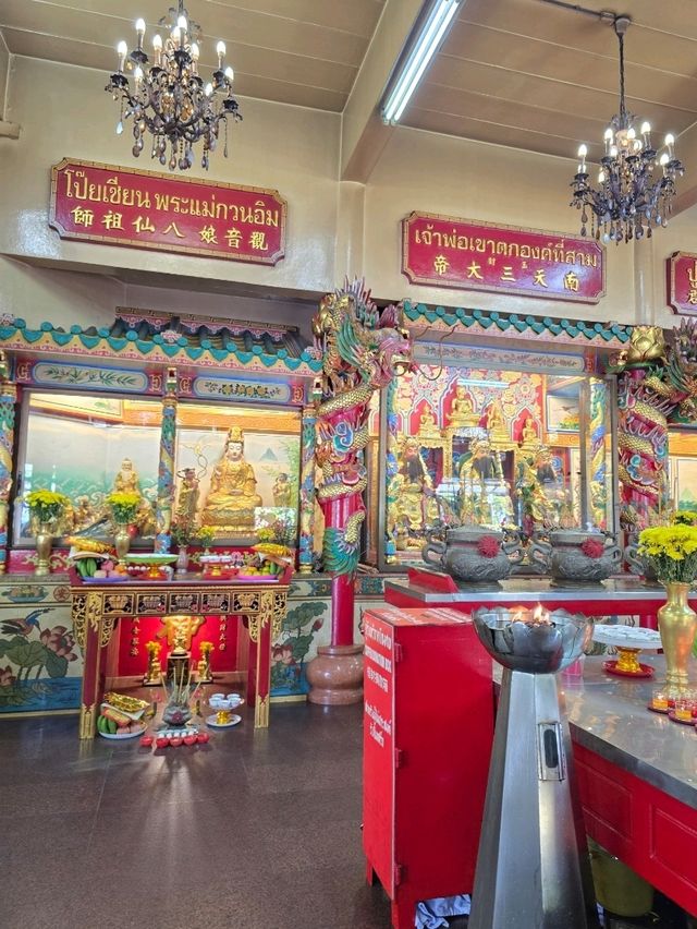 วัดหัวลำโพง: ทำบุญโลงศพและสักการะสิ่งศักดิ์สิทธิ์
