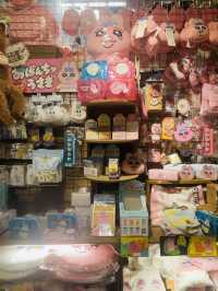 【渋谷】VILLAGE VANGUARD - あらゆるキャラクターが揃う！あれもこれも欲しくなっちゃいます！！-