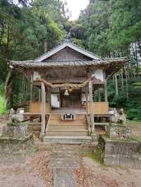【山道を上がっていくと、突如現れる神秘的な絶景スポット】