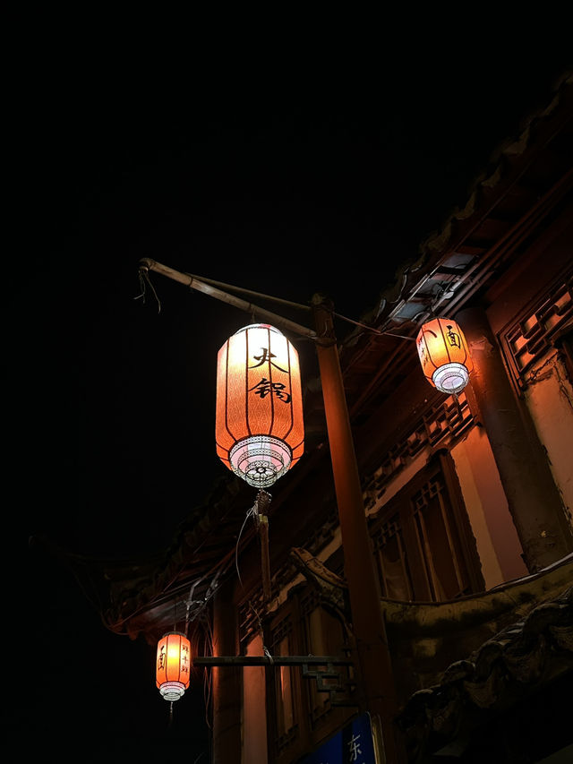 上海豫園攻略 | 紅牆綠瓦＋水榭樓台，一秒穿越江南🏮✨