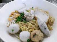 ก๋วยเตี๋ยวเมืองแปดริ้ว ลูกชิ้น คือ ดีจริง อร่อยมาก