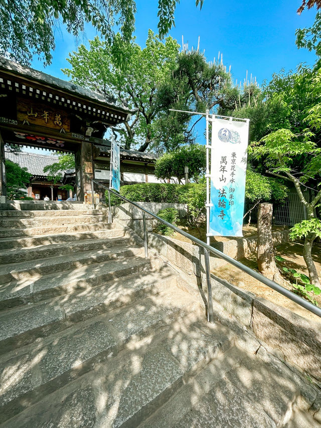 花手水と切り絵御朱印が有名な寺院