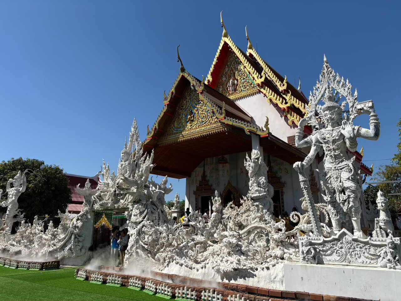 วัดหน้าพระเมรุราชิการาม (พระอารามหลวง)