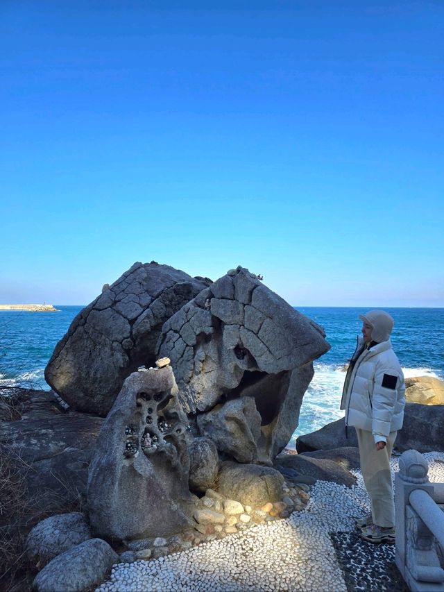 독특한 바위들을 볼수 있는 양양 죽도🩵