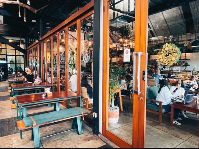 A MUST VISIT CAFÉ IN BALI.
