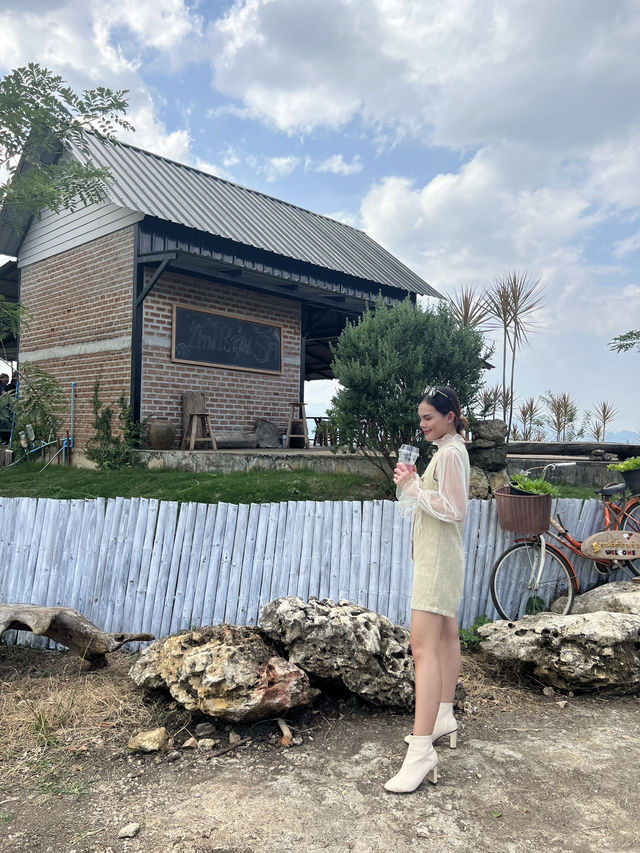      บ้านไร่อุ่นรัก