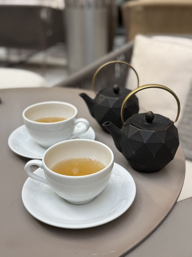 Vibrant Afternoon Tea at Kimpton Shinjuku Tokyo: A Colorful, Cosmetics-Inspired Treat