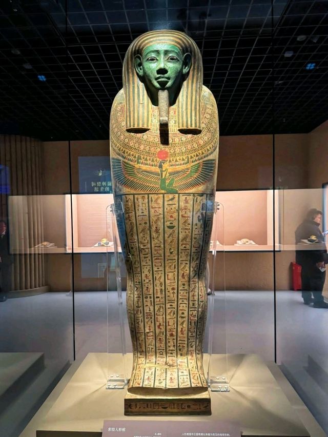 Exploring the Shanghai Museum, literally an awe-inspiring experience! 