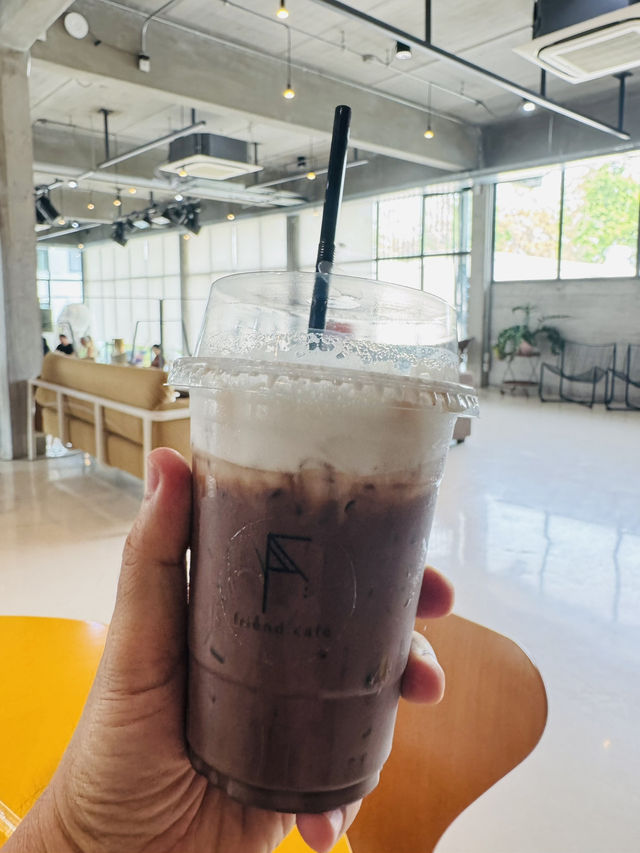 Friend Cafe ทาวน์อินทาว์น – คาเฟ่+Co-Working Space