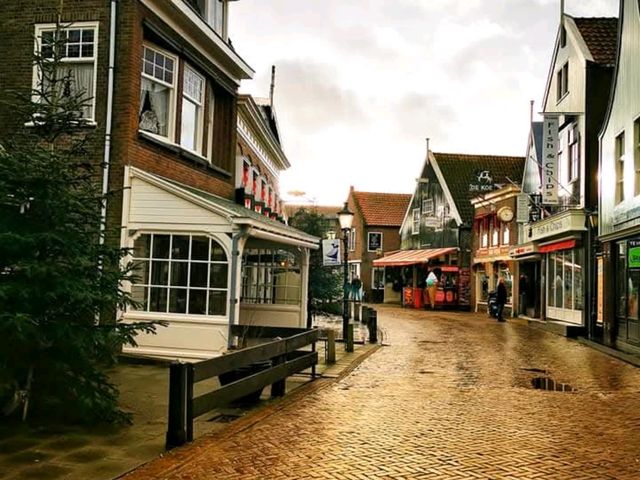 Walking Through Volendam: A Sustainable Stroll in Amsterdam's Charming Harbor Village