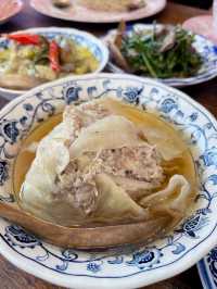 กินข้าวแกงแบบติดแกลมที่หัวหินซอย 51 