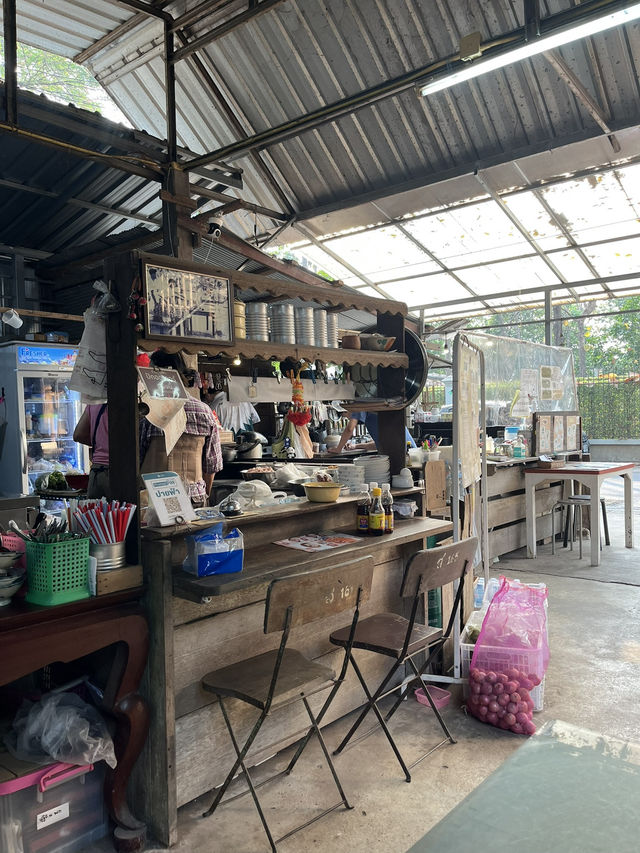 ก๋วยเตี๋ยวปายฟ้า – อร่อยคลาสสิกในบรรยากาศย้อนยุค