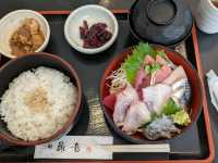 三崎漁港で海鮮を食べる