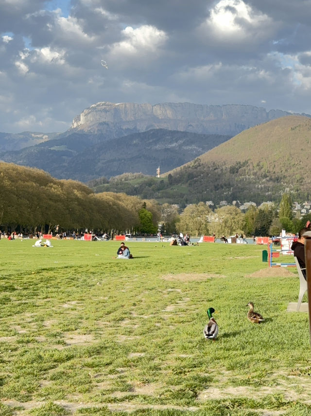 ทะเลสาบ Annecy (Lac d’Annecy) สวยเหมือนเดินบนเมฆ