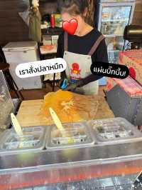 🐙 พาไปกิน “ขนมเซมเบ้” เจ้าดังที่ตลาดปลาบางแสน🏝️