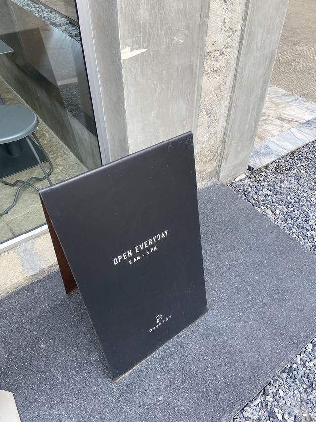Desktop cafe and Co-working Lopburi 