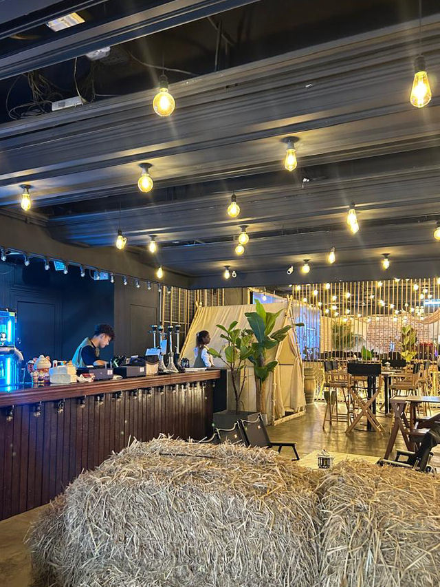 Modern and casual bar in the heart of Georgetown