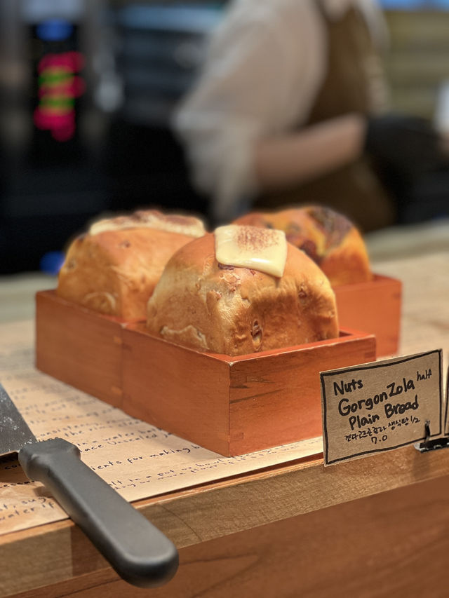 🍞 “디저트와 커피, 그리고 여유로움 – 스탠다드 브레드 도산에서의 완벽한 하루”
