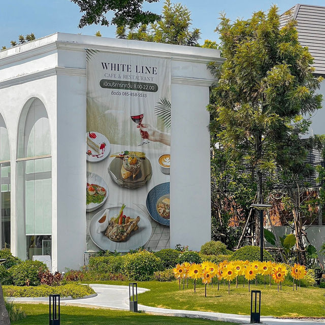 WhiteLine Cafe & Restaurant 