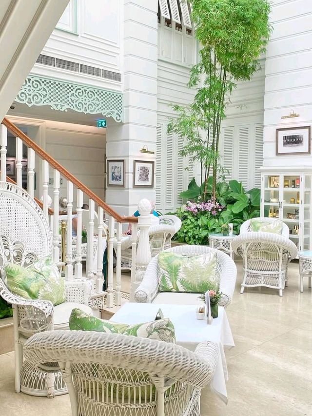 🌸 Whisper of Elegance: A Blissful Escape at The Authors’ Lounge Bangkok ☕📚