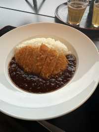  大涌谷駅の食堂で名物カレーと地ビールを堪能！