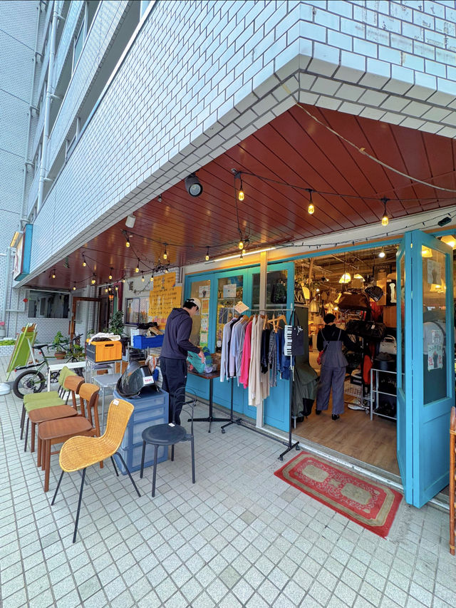 ここでしか出会えないヴィンテージのアイテムに出会えるリサイクルショップ🤩🌿🤍