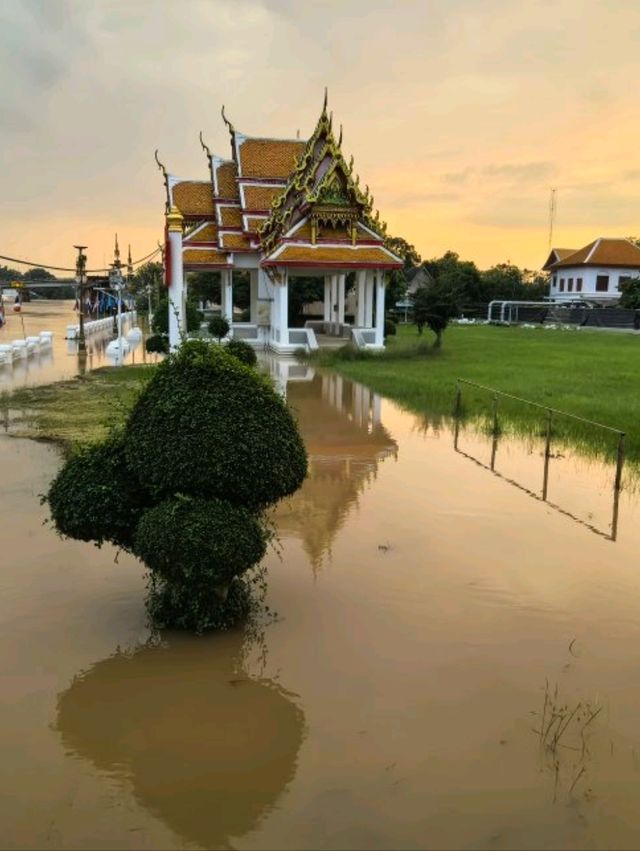 วัดกษัตราธิราช – เสน่ห์แห่งสายน้ำในฤดูหลาก