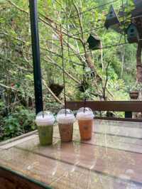 ดื่มกาแฟ ชมความงามของธรรมชาติ ร้านลุงปุ๊ดป้าเป็ง