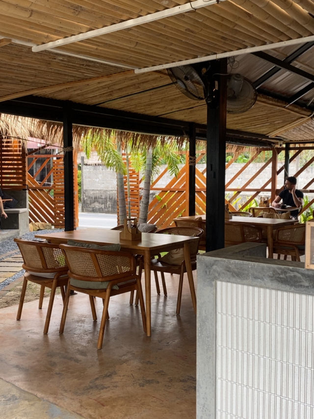 Coco's Nai Harn Cafe 