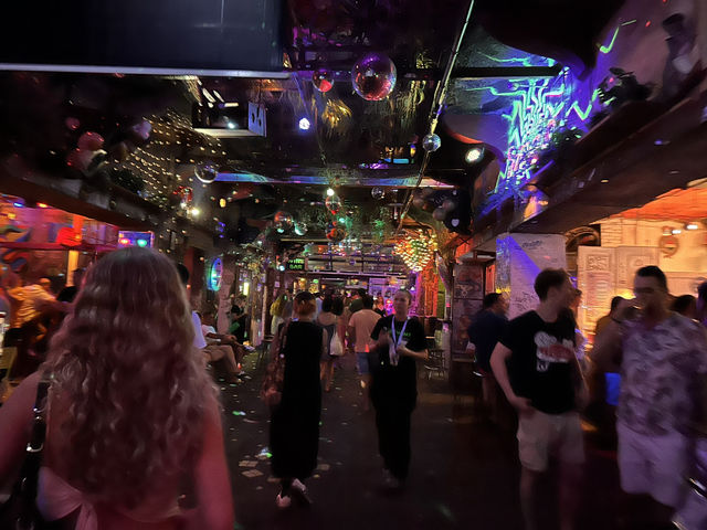 【Szimpla Kert｜シンプラ・ケルト｜ブダペストの“廃墟バー”元祖】