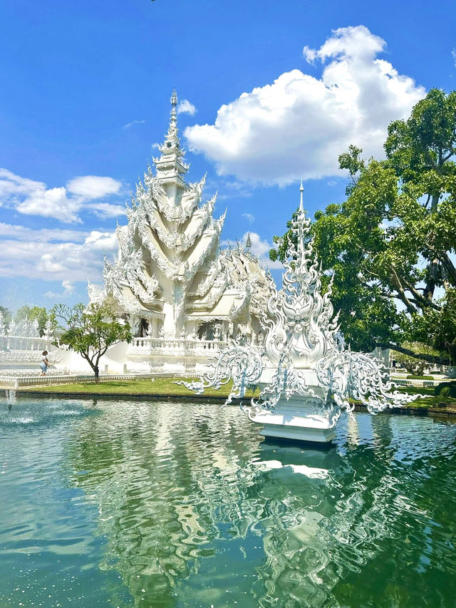 チェンライ観光で絶対に外せない！真っ白な絶景「ワット・ロンクン」へ行こう📸🌏