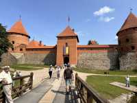 【Trakai｜湖に浮かぶおとぎ話の世界🏰】  ビルニュスから日帰りで行ける人気スポット「トラカイ」に行ってきました！