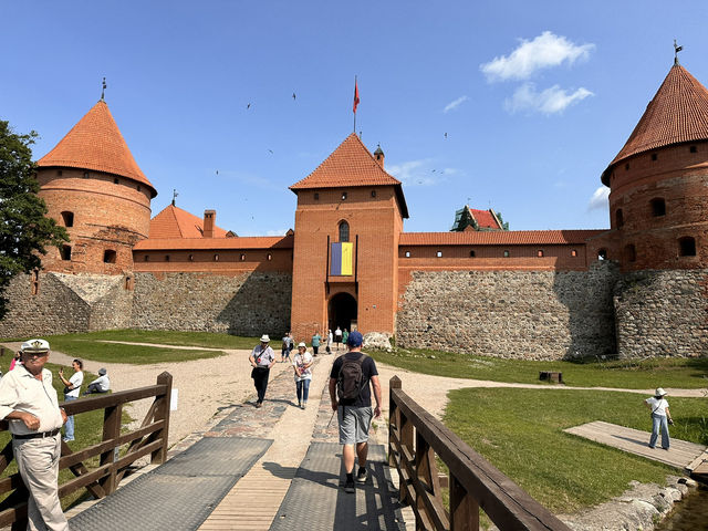 【Trakai｜湖に浮かぶおとぎ話の世界🏰】  ビルニュスから日帰りで行ける人気スポット「トラカイ」に行ってきました！