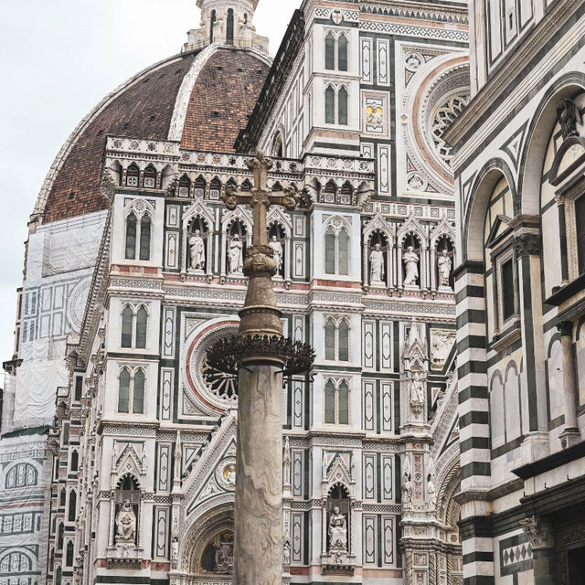 Florence | Turning the Pages of an Art Magazine While Wandering Florence's Streets! 🎨🇮🇹