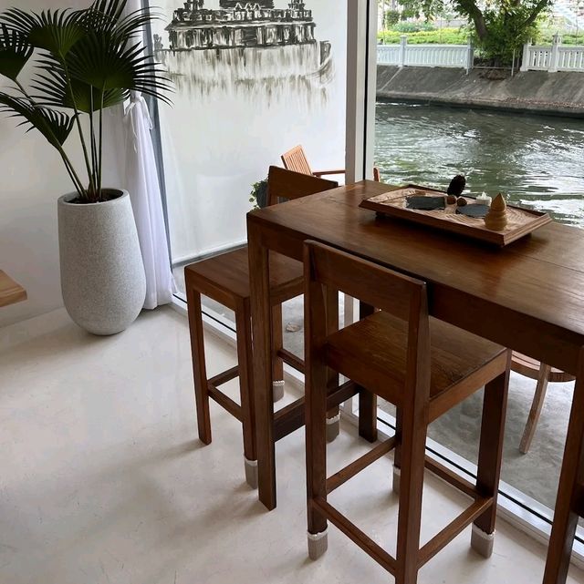 lovely hangout