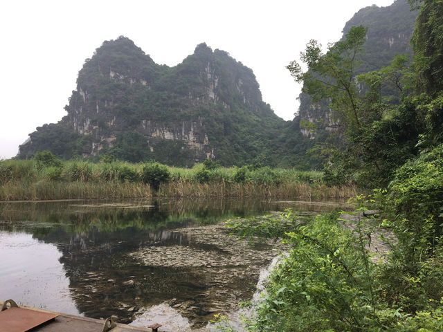 🚣‍♀️✨ Tranquility in Trang An – A Scenic River Rafting Experience in Vietnam