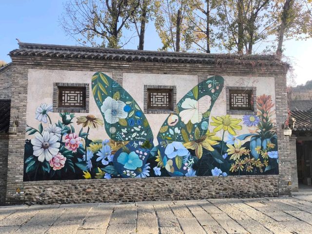 street art at Gubei water town 