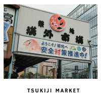 🐟 Tsukiji Market – ตลาดปลาสดและอาหารทะเล