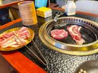 🍢成都-炭悅自助燒烤｜68元吃到飽，肉品新鮮選擇多，還有超萌店貓陪吃！