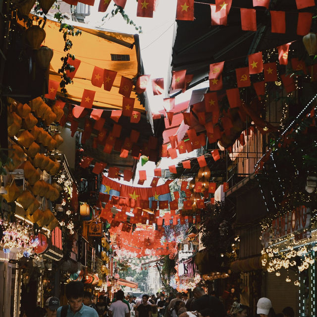 Hanoi Train Street- Vietnam 🇻🇳