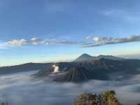🌄 Mount Bromo, Indonesia – A Dreamy Volcano Escape Made Easy 🌄