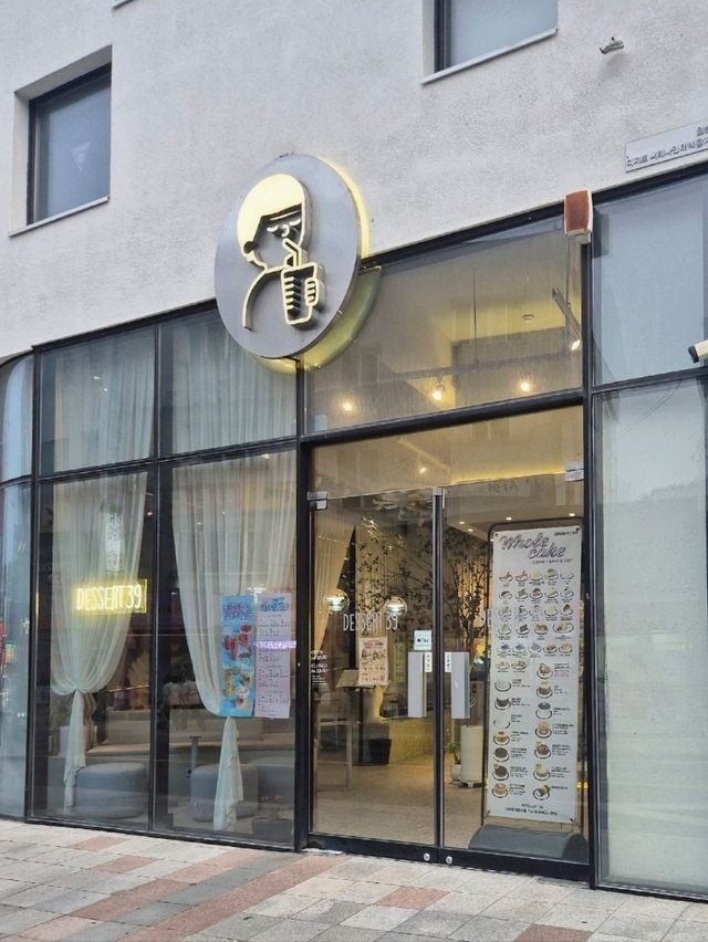 친환경 텀블러에 음료가 담겨나오는 🤎태백디저트39