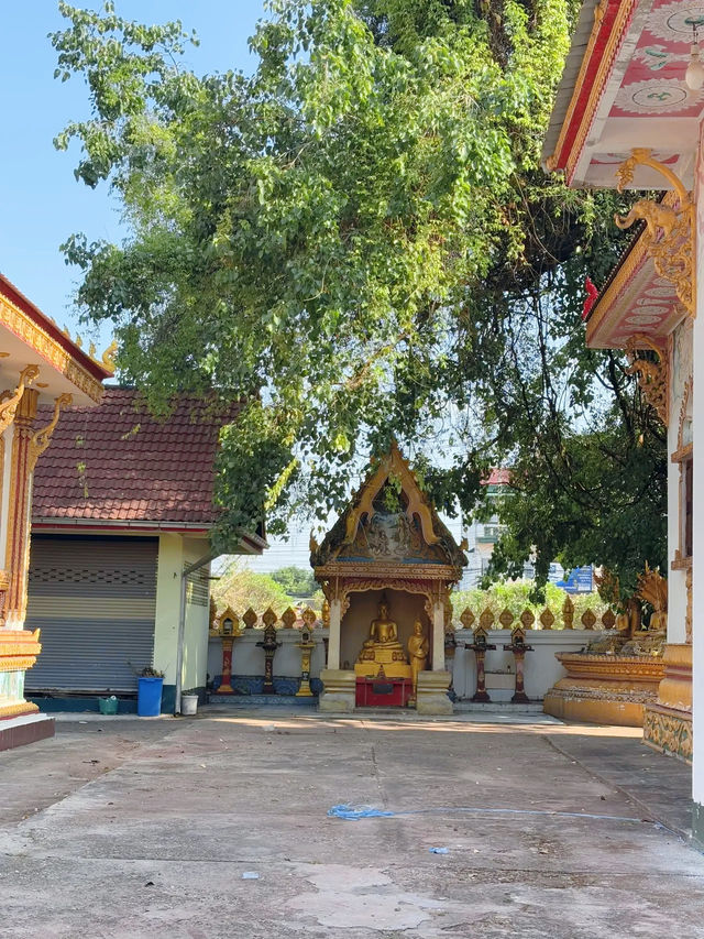 วัดธาตุหลวงใต้ เมืองเวียงจันทน์ สปป.ลาว