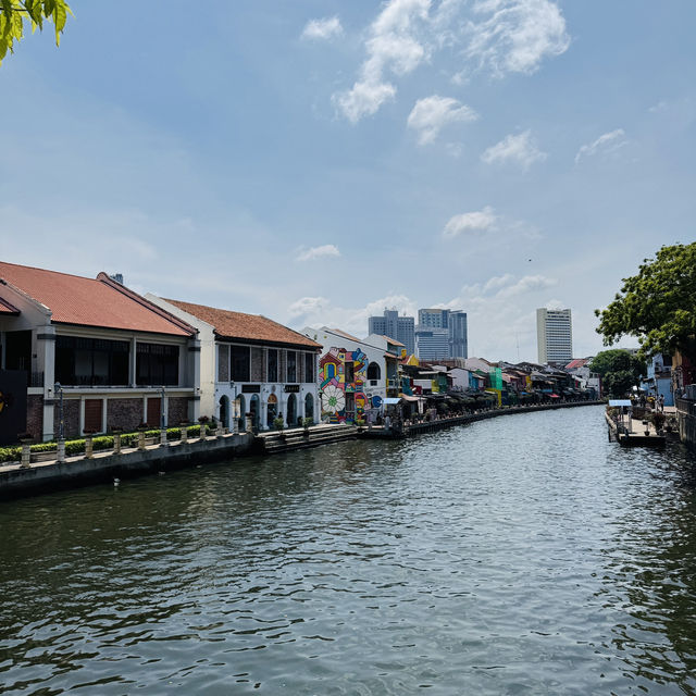 Rocking Vibes by the Malacca River!